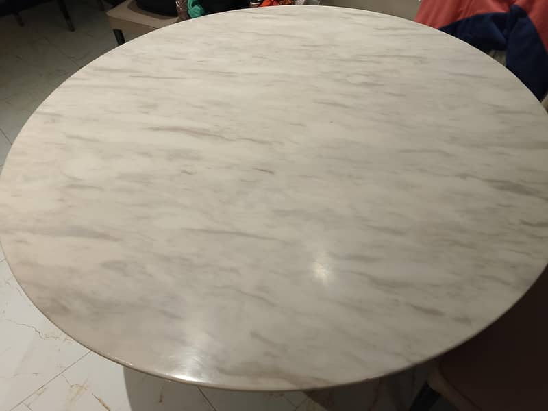 Marble round table good condition 0