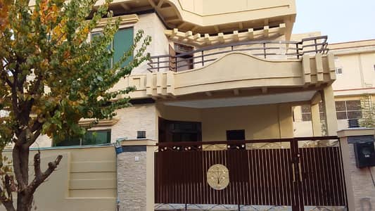 10 Marla House With 4 Bed And Attached Washrooms Available For Rent