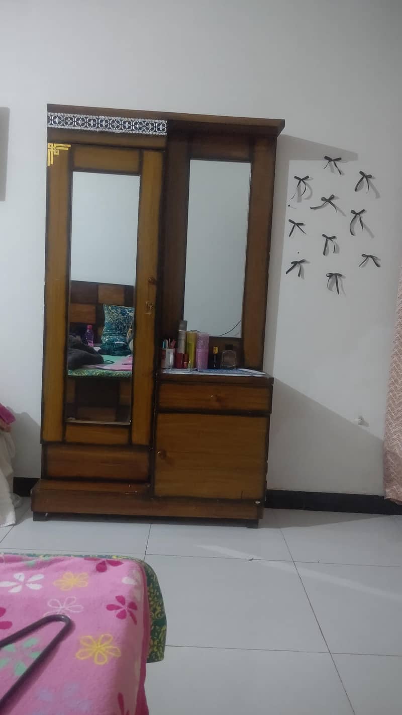 bed set with side table and dressing 1