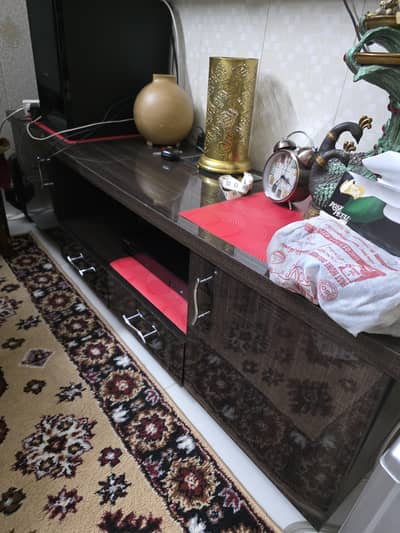 Tv console in mint condition