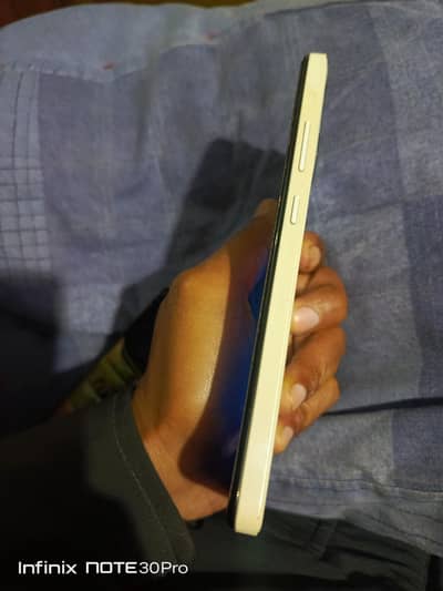 Infinix Smart 7 – 4GB RAM / 64GB Storage – Neat Condition