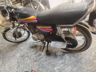 Honda 125 in black 40 plus km in one litre