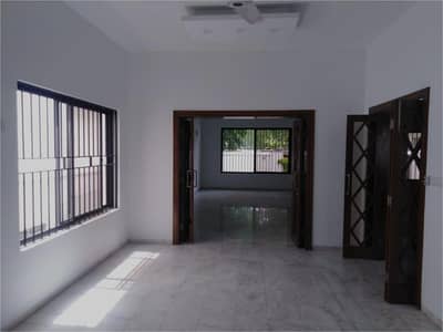 Investor Alert F6 1600 Syd Old House Main Location CDA Transfer Near to Markaz Margalla View 4 Bed Rooms D/D TV Lounge with Sqr Front Big Lawn