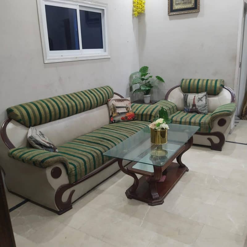 Sofa set with table 0