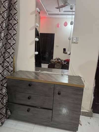Dressing table /vanity desk without mirror