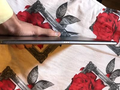 Ipad 7th Generation storage 4/64Gb penal broke