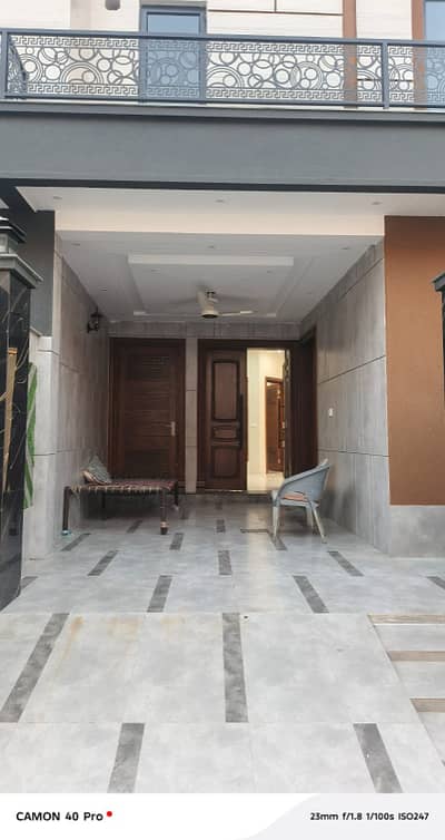 Luxury 5 Marla Brand New Triple-Storey House for Sale