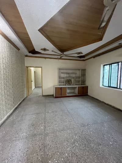 10 MARLA HOUSE FOR RENT