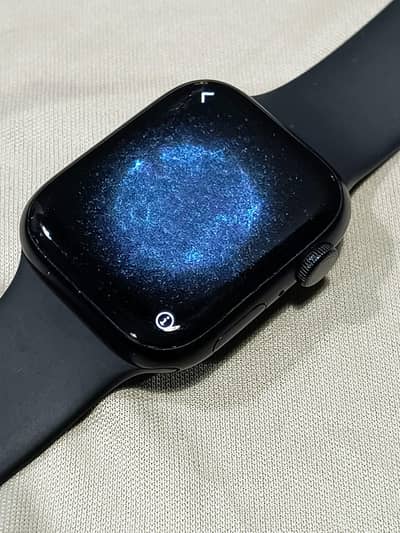 Apple Watch 8 - 45mm iCloud Locked