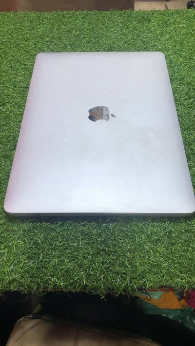 MacBook Pro (13-inch, 2017, Two Thunderbolt 3 ports)