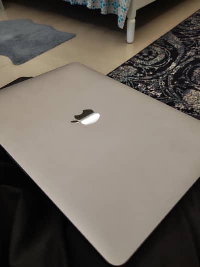 Apple MacBook pro 2020 with touch bar 16/512