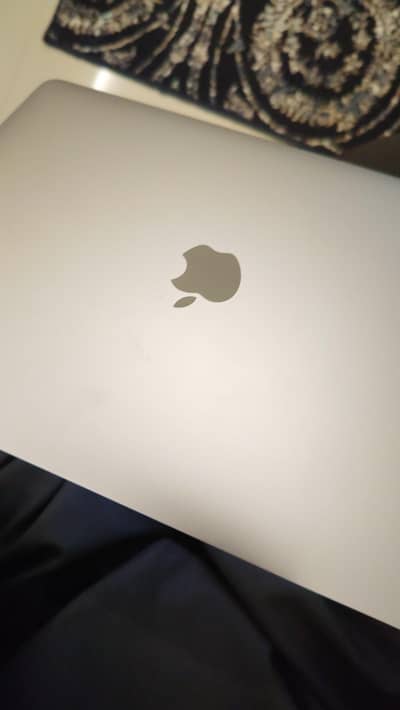 Apple MacBook pro 2020 with touch bar 16/512