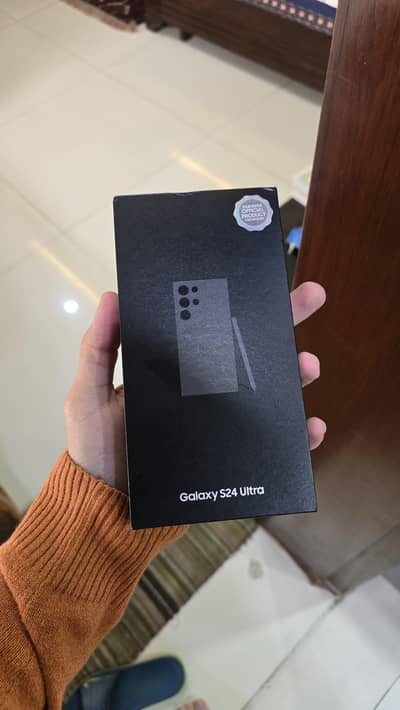 Samsung Galaxy S24 Ultra Box & Charger – Excellent Condition