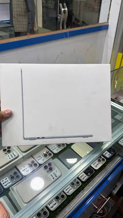 Macbook Air M4 / 16 / 256  / MacBook Air M4 chip/ Clr Starlight