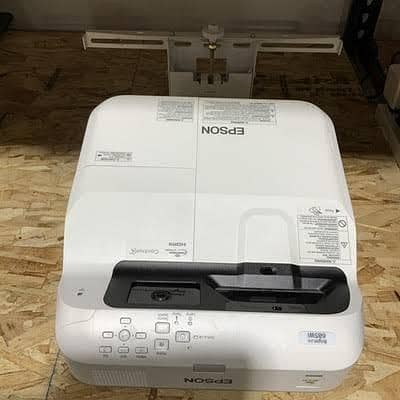 WE HAVE ALL KINDS OF PROJECTORS AVAILBLE IN DUBAI IMPORT 03152965654
