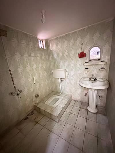 4 Marla Used Double Storey House For Sale ( Urgently )