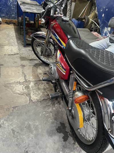 Honda 125 in
