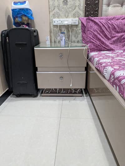 if any one interested in two piece divider or dressing in 40000 call m