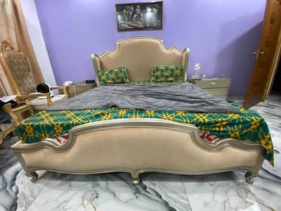 Elegant Wooden Bed with Dressing Table & Mirror – Excellent Condition