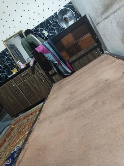 single bed for sell ek tarf sy thk karwana ho ga