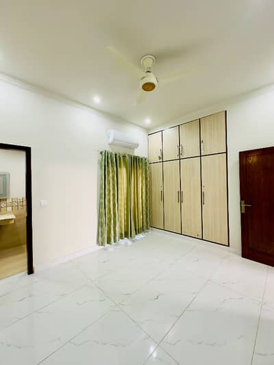 10 Marla Upper Portion Available For Rent