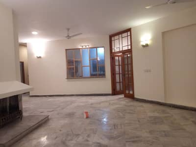 1 Kanal Commercial House In Gulberg