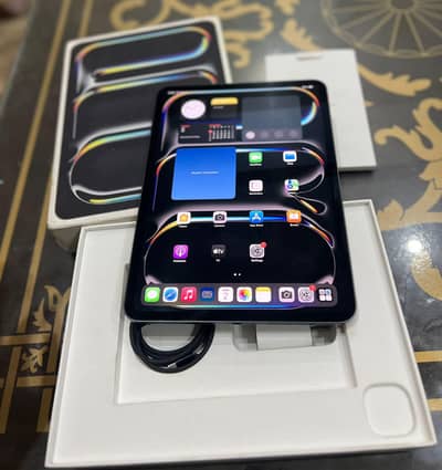 Apple iPad Pro M2 With Apple pencil