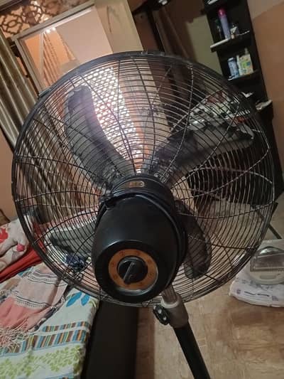 1 adad royal fan with good condition buhat he kam use