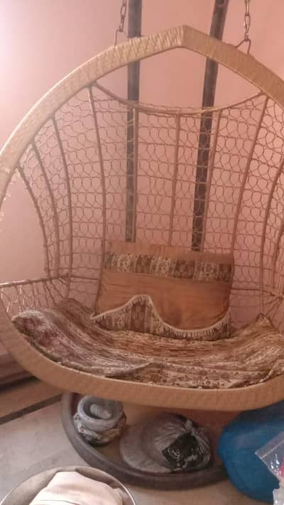 Moon/Egg shaped Swing