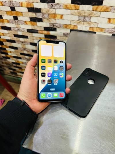 iphone xs Max PTA approved 64Gb (penal Change ha )