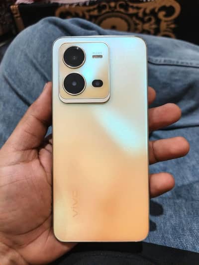 vivo v25e 8/128 with complete box urgent sale