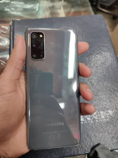 12 gb 120 gb phone all ok hy serf zard kalor ke shad hy serf white me