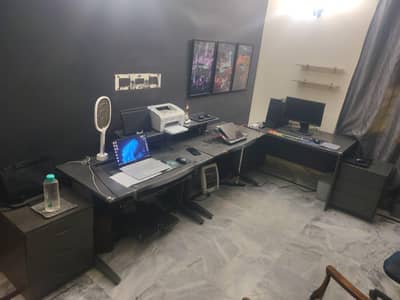 Table/ COMPUTER TABLE/L-shaped COMPUTER DESK