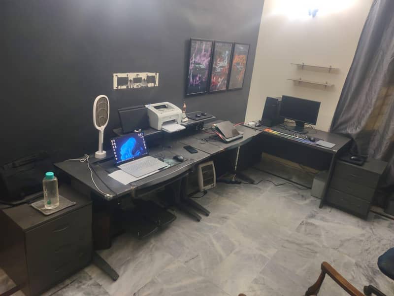 Table/ COMPUTER TABLE/L-shaped COMPUTER DESK 0