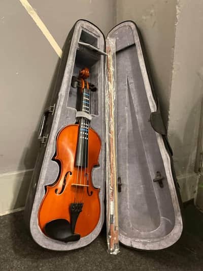 voilin in brand new conditon with orignal  bag