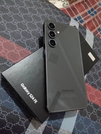 samsung Galaxy S24 FE   (8/256 GB)