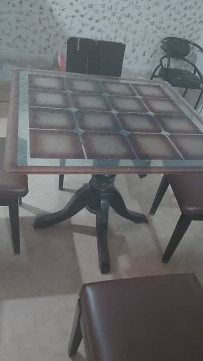 dinning table and 4 chairs