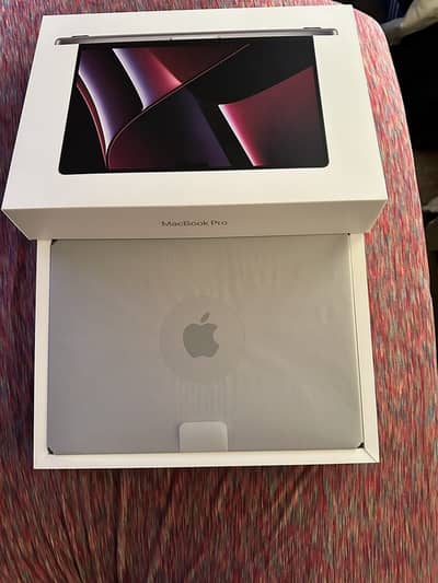 Apple MacBook Pro M2 ideal for work