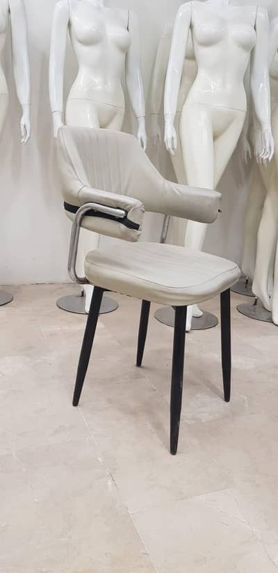 chair for sale 0-3-1-6-5-1-9-3-3-3-9