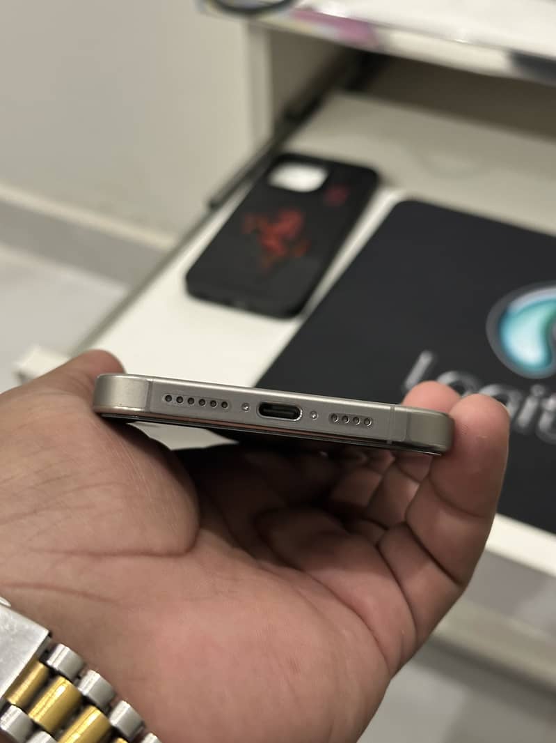 IPHONE 15 PRO MAX 1