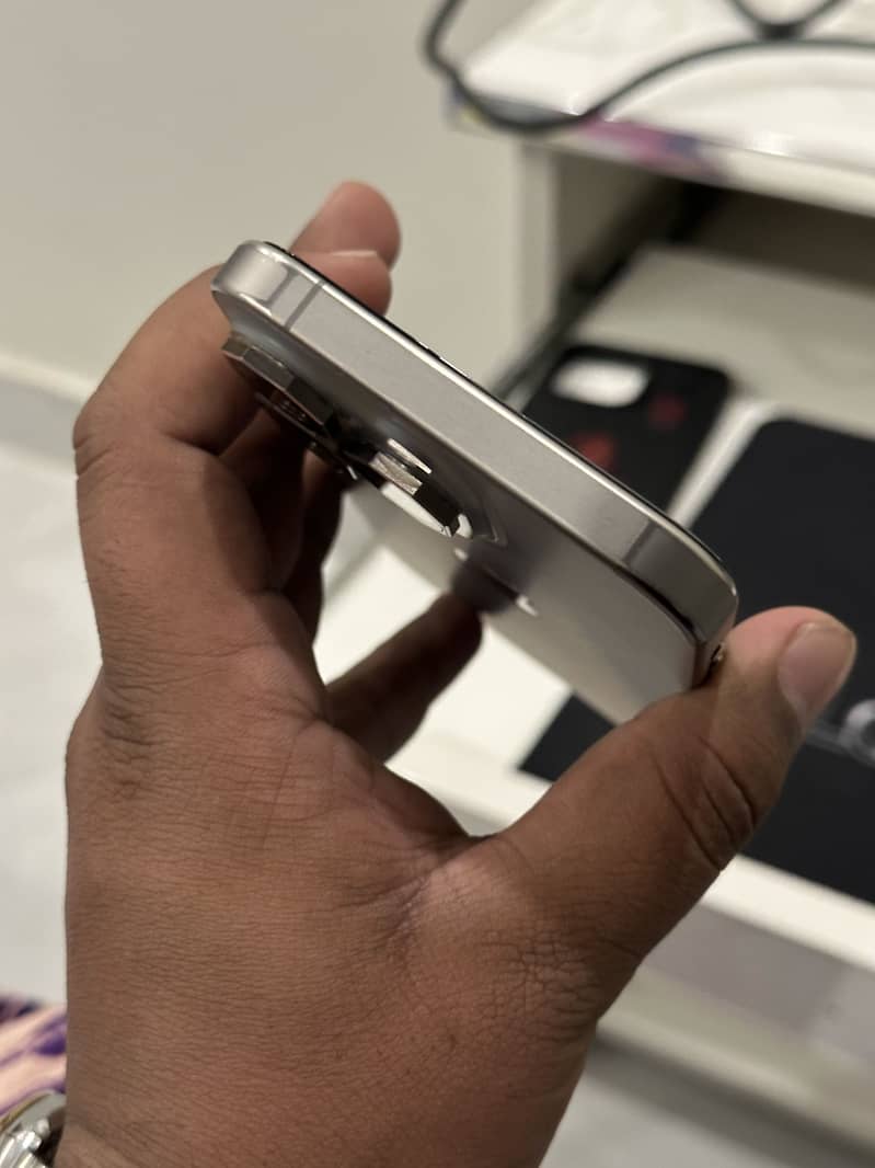 IPHONE 15 PRO MAX 4
