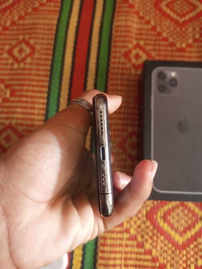 iPhone 11 Pro open box present