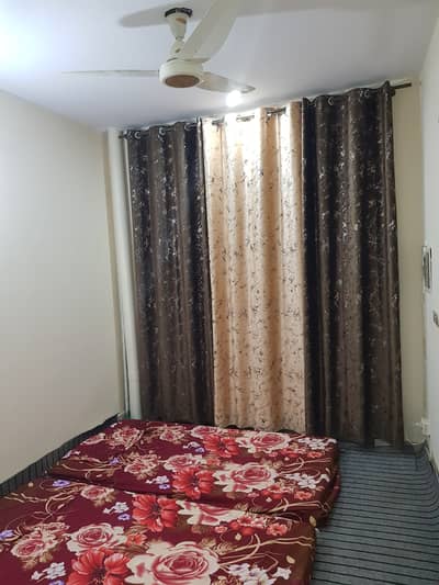 Flats for rent available for bachelors