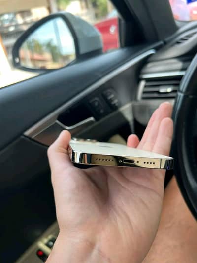 i Phone 13 pro max What's 03246349572 Urgent sale