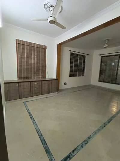 G 13 10 MARLA UPAR POTION AVAILABLE FOR RENT