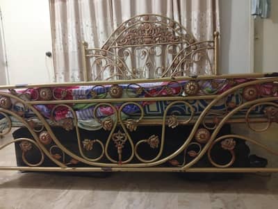 i am selling master size bed frame