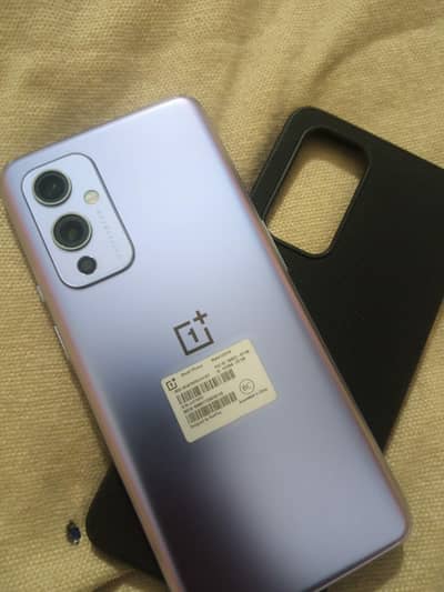 Oneplus 9 5G 10/10 with box charger 20 days use only