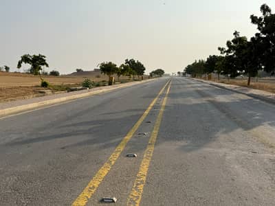 272sq yd plot FOR SALE in Precicnt-30 adjacent to JINNAH AVENUE. 12min Drive from Main Gate of Bahria Town Karachi. Developed and Ready to Construct PLOTS at INVESTOR RATES.