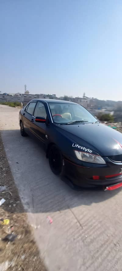 2005 lancer famli car