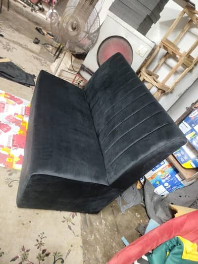 3seater sofa Rs, 17000 Discount prices 11000 urgent. 03020413458